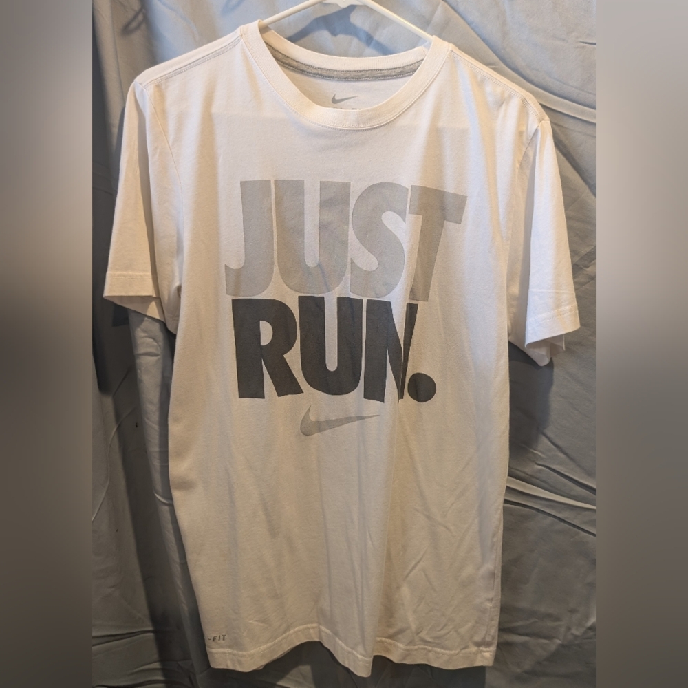 Nike Men's Gray and White Just Run Tee